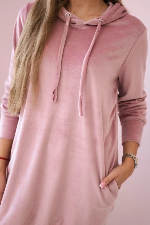 Ciemnoróżowa sukienka welurowa z kapturem
