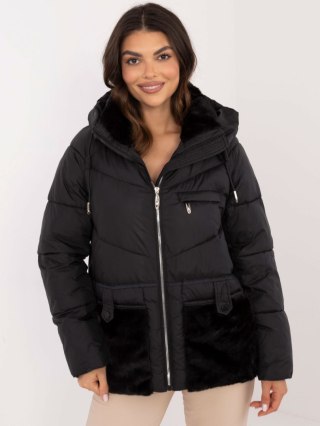 Pikowana Kurtka Zimowa Damska z Kapturem i Dużymi Kieszeniami MBM-KR-2637.31P
