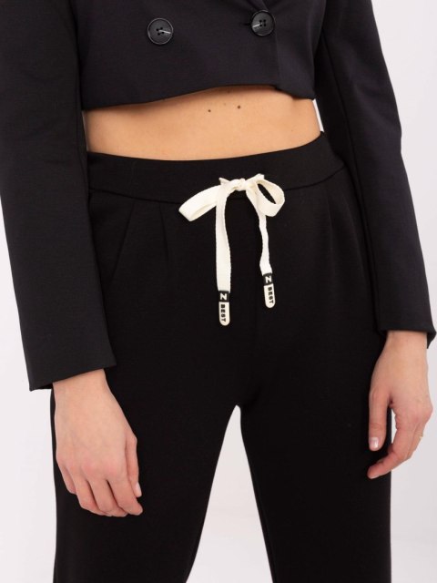 Czarne spodnie dresowe masełko – joggersy z długimi ściągaczami