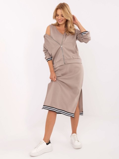 Ciemno beżowy komplet masełko – zestaw z sukienką i rozpinaną bluzą z kapturem