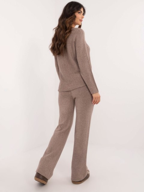 Ciemnobeżowy dwuczęściowy komplet z dzianiny