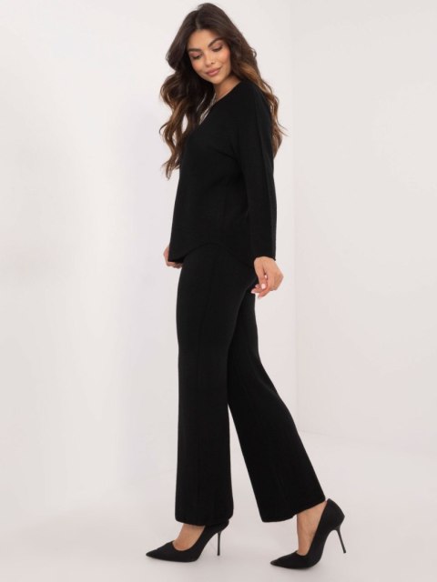 Czarny dwuczęściowy komplet z dzianiny