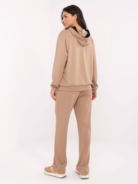 Ciemnobeżowy komplet damski masełko – luksusowy dres z bluzą kangurką