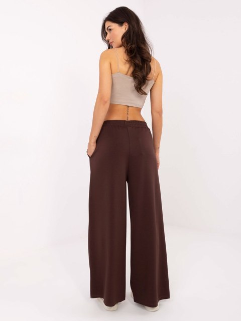 Brązowe spodnie dresowe masełko – szerokie nogawki typu wide leg