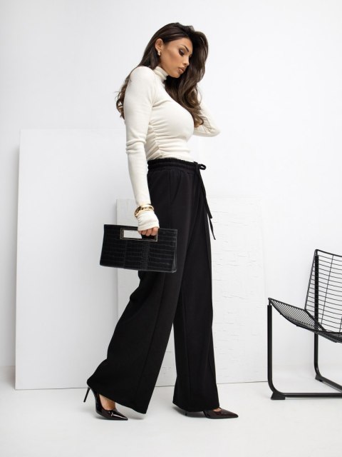 Czarne joggersy z pionowymi przeszyciami masełko