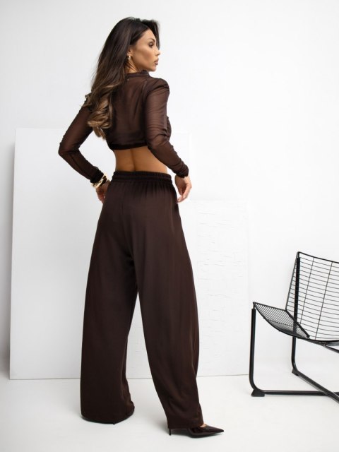 Czekoladowe joggersy z pionowymi przeszyciami masełko