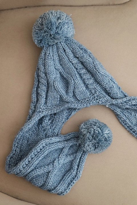 Czapka damska zimowa wełniana z pomponami i przedłużanymi bokami K448 turkusowa