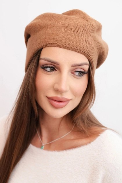 Czapka damska wełniana klasyczna gładka beanie K420 camelowa