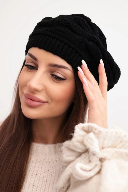 Czapka damska zimowa wełniana z ozdobnym splotem i dżetami K397 czarna