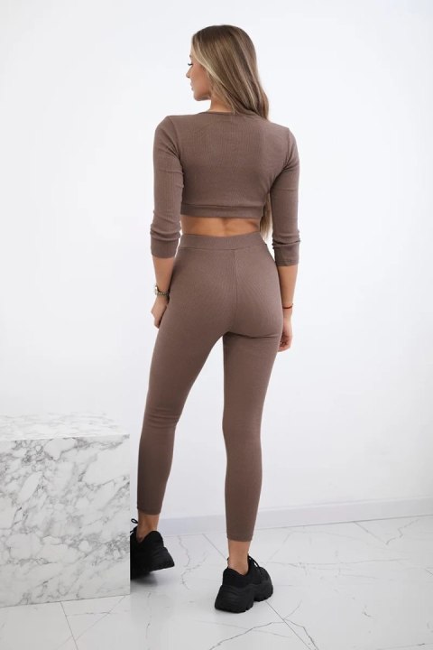 Komplet prążkowany mocca – dopasowany zestaw z krótkim topem i szortami