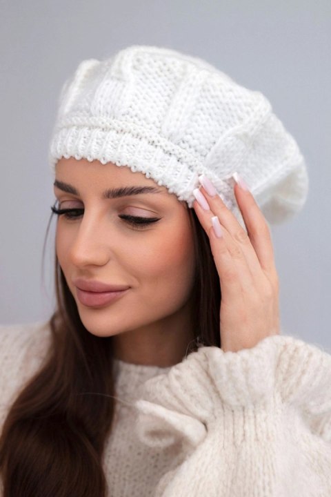 Czapka damska wełniana zimowa beret K414 ecru