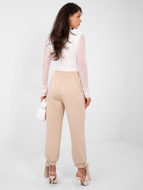 Beżowe spodnie dresowe masełko z wiązanymi nogawkami