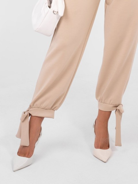 Beżowe spodnie dresowe masełko z wiązanymi nogawkami