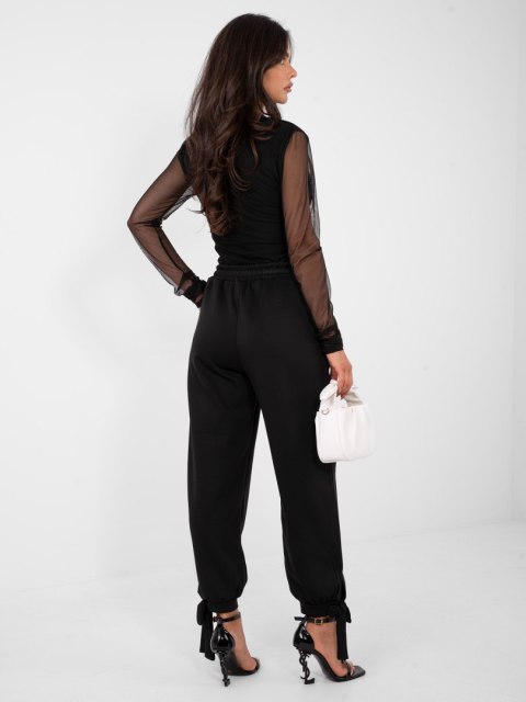 Czarne spodnie dresowe masełko z wiązanymi nogawkami