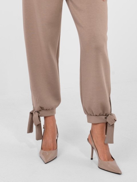 Ciemno beżowe spodnie dresowe masełko z wiązanymi nogawkami