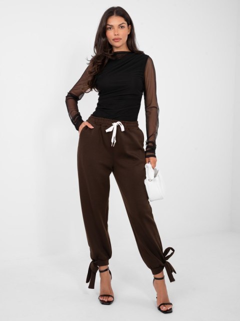 Ciemno brązowe spodnie dresowe masełko z wiązanymi nogawkami