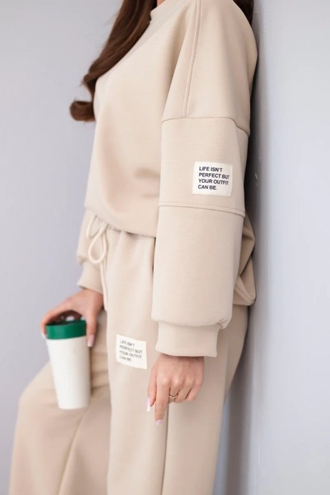 Beżowy komplet dresowy damski o strukturze masełka