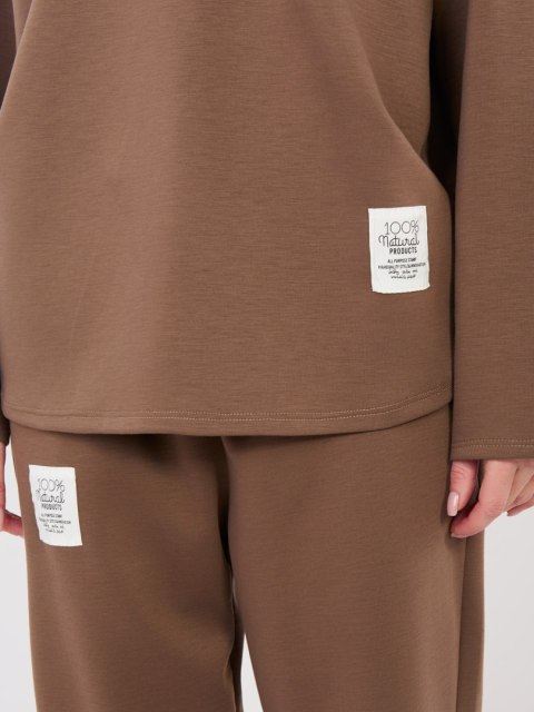 Damski dres masełko z ozdobnymi naszywkami brązowy