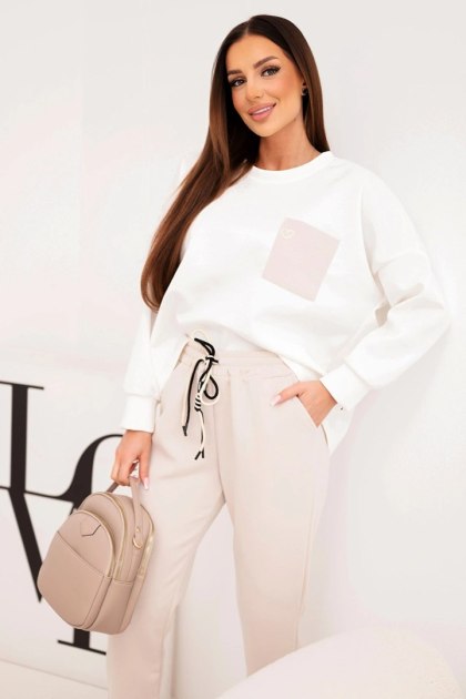 Komplet damski masełkowy z kontrastową kieszonką beżowy