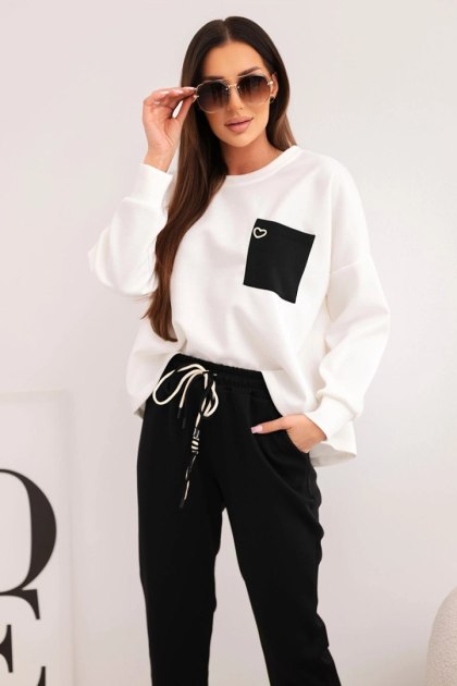 Komplet damski masełkowy z kontrastową kieszonką czarny