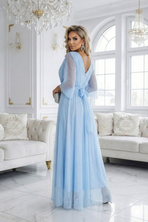 654-3 Długa połyskująca sukienka plus size z dekoltem i transparentnym rękawkiem - błękitna
