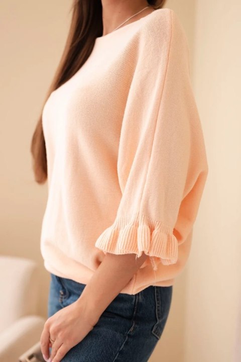 Elegancki łososiowy sweter damski typu nietoperz z klasycznym okrągłym dekoltem