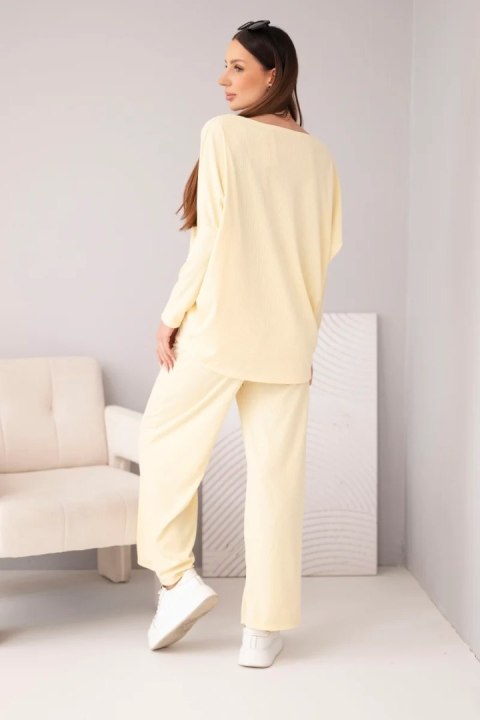 Komplet damski wiskozowy z luźną bluzką i spodniami żółty