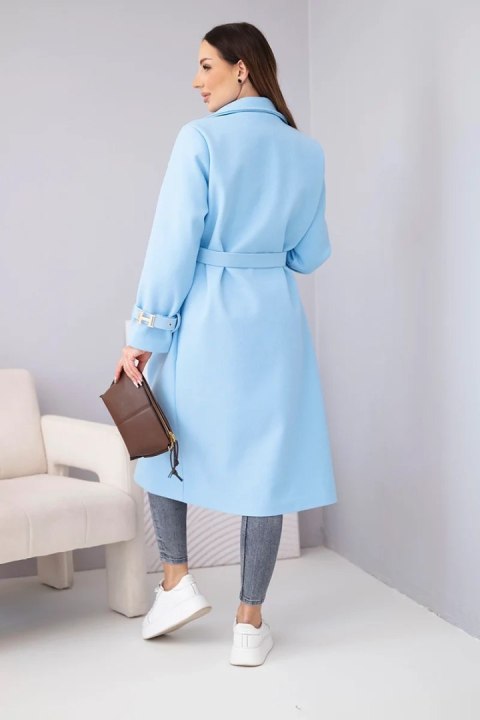 Płaszcz damski z paskiem i złotymi klamrami niebieski