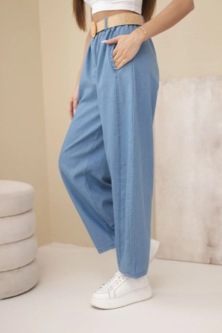 Spodnie damskie z szeroką nogawką i paskiem jasno jeansowe