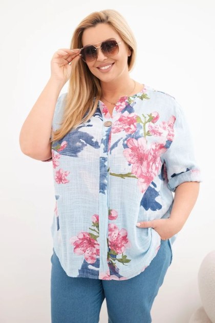 Bluzka damska bawełniana Plus Size z dekoltem V w kwiatowy wzór niebieska