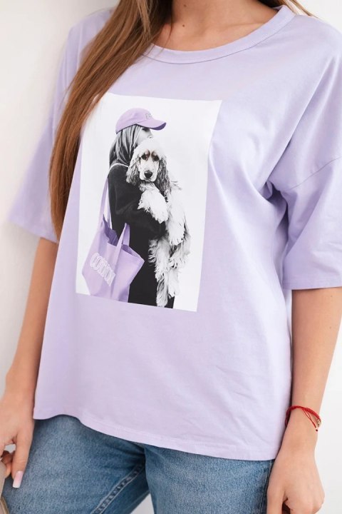 Bluzka damska bawełniana oversize z krótkim rękawem i modnym nadrukiem jasno fioletowa