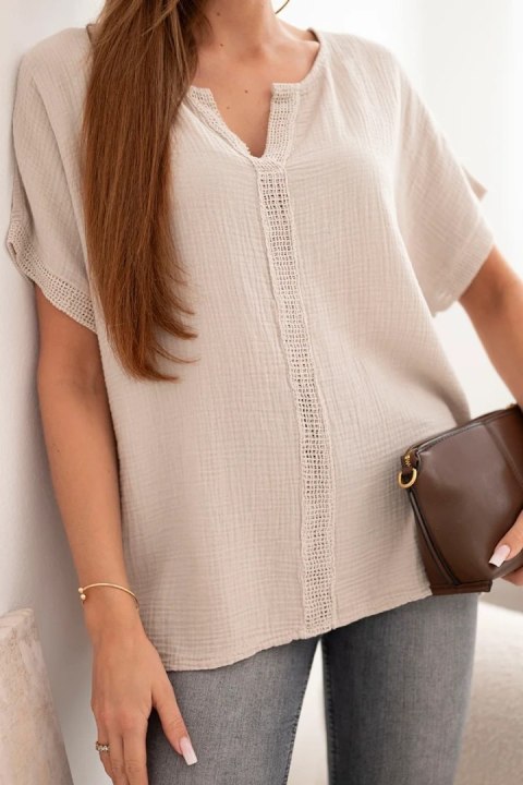 Bluzka damska bawełniana muślinowa oversize z dekoltem V i koronką beżowa