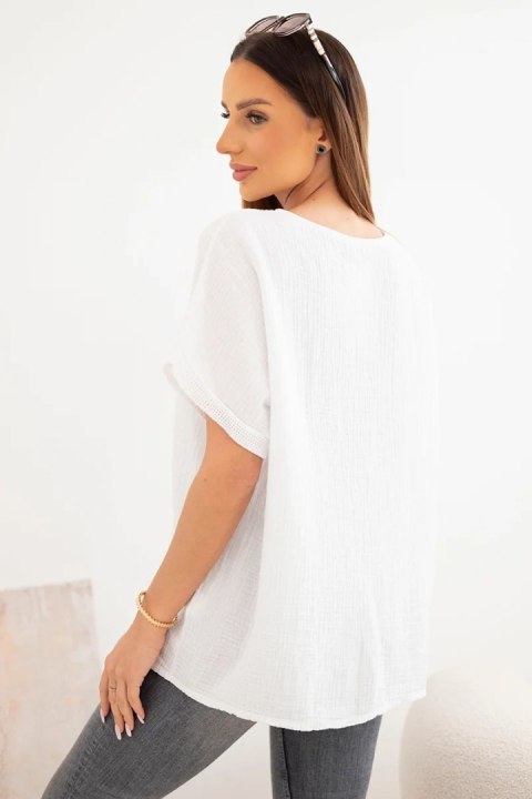 Bluzka damska bawełniana muślinowa oversize z dekoltem V i koronką biała