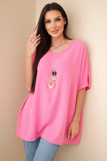 Bluzka oversize z wisiorkiem różowa