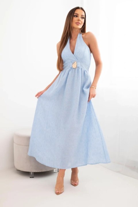 Sukienka damska wiskozowa maxi wiązana na szyi z ozdobną klamrą niebieska