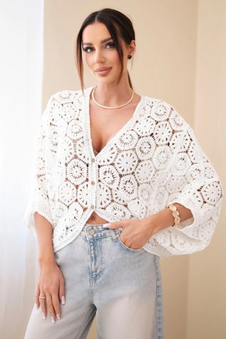 Sweter damski ażurowy oversize zapinany na guziki z dekoltem V biały