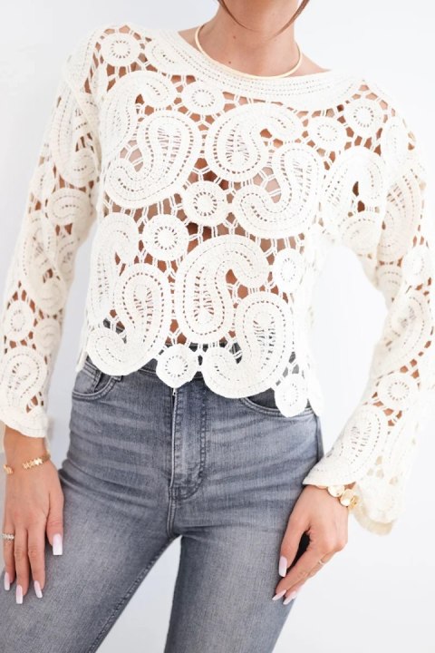 Sweter damski ażurowy z dekoracyjnym wzorem i długim rękawem beżowy