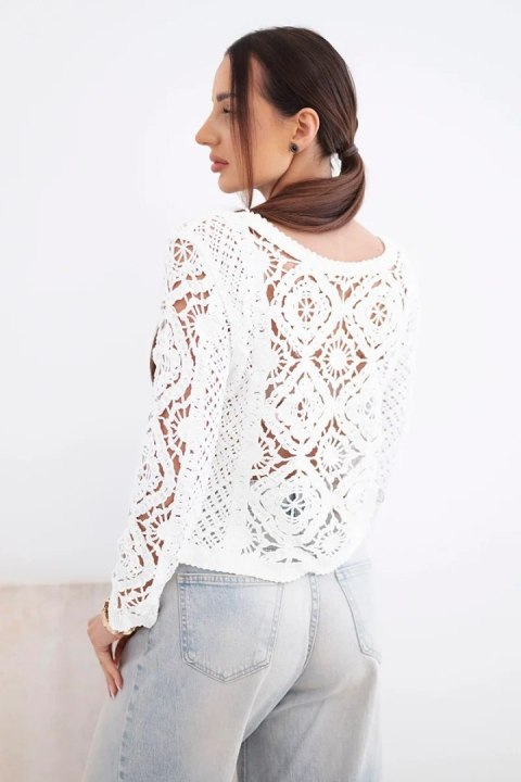 Sweter damski bawełniany ażurowy z ozdobnym wzorem i długim rękawem biały