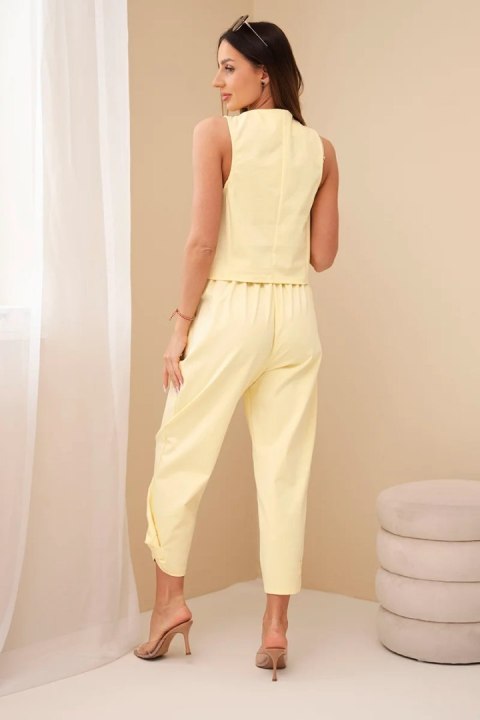 Komplet damski elegancki z kamizelką na guziki i spodniami żółty
