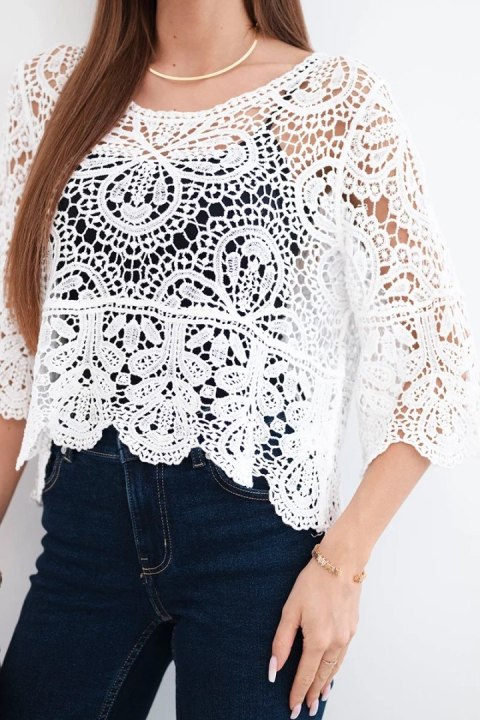 Sweter damski bawełniany ażurowy z krótkim rękawem i ozdobnym wzorem biały