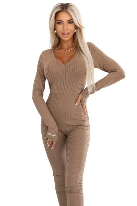 619-1 Wygodny i elegancki prążkowany kombinezon damski z dekoltem - mocha mousse - S