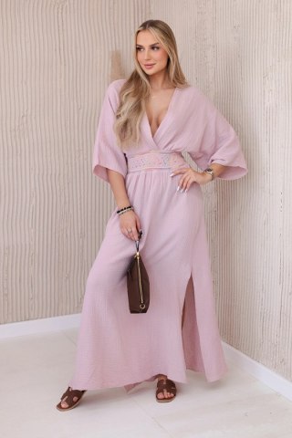 Sukienka muślinowa z haftem w talii ciemno różowa