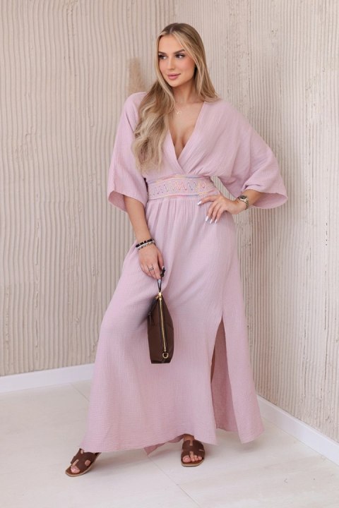 Sukienka muślinowa z haftem w talii ciemno różowa