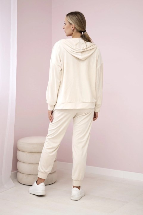 Damski komplet welurowy w kolorze jasnego beżu