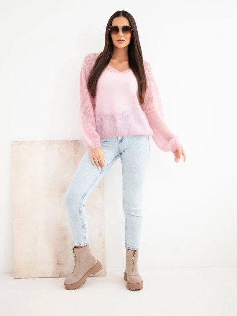 Sweter damski w 70% z kid moheru z dekoltem V o luźnym fasonie cukierkowy róż