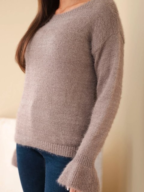 Sweter damski z moherem i wełną z falbaną przy rękawach fango