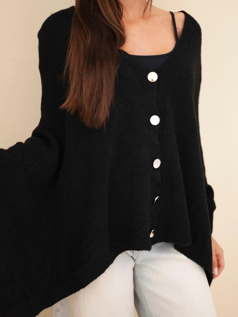 Sweter damski ponczo z baby alpaki z guzikami czarny