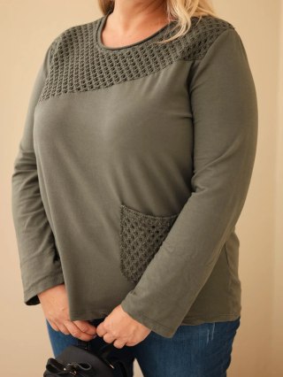 Bluza damska bawełniana Plus Size z ażurową wstawką i kieszenią khaki