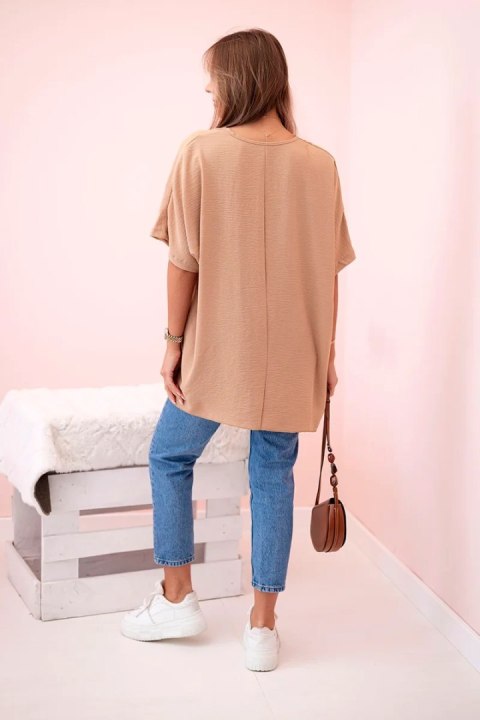 Bluzka oversize z wisiorkiem jasny camelowy