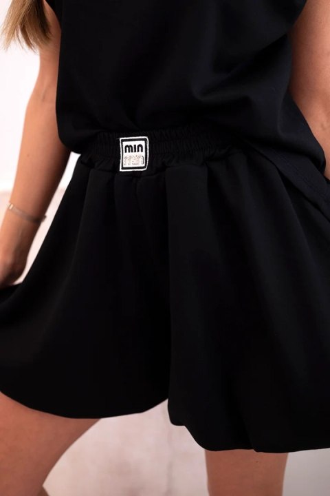 Komplet damski masełko z bluzką bez rękawów i szortami z szeroką nogawką czarny